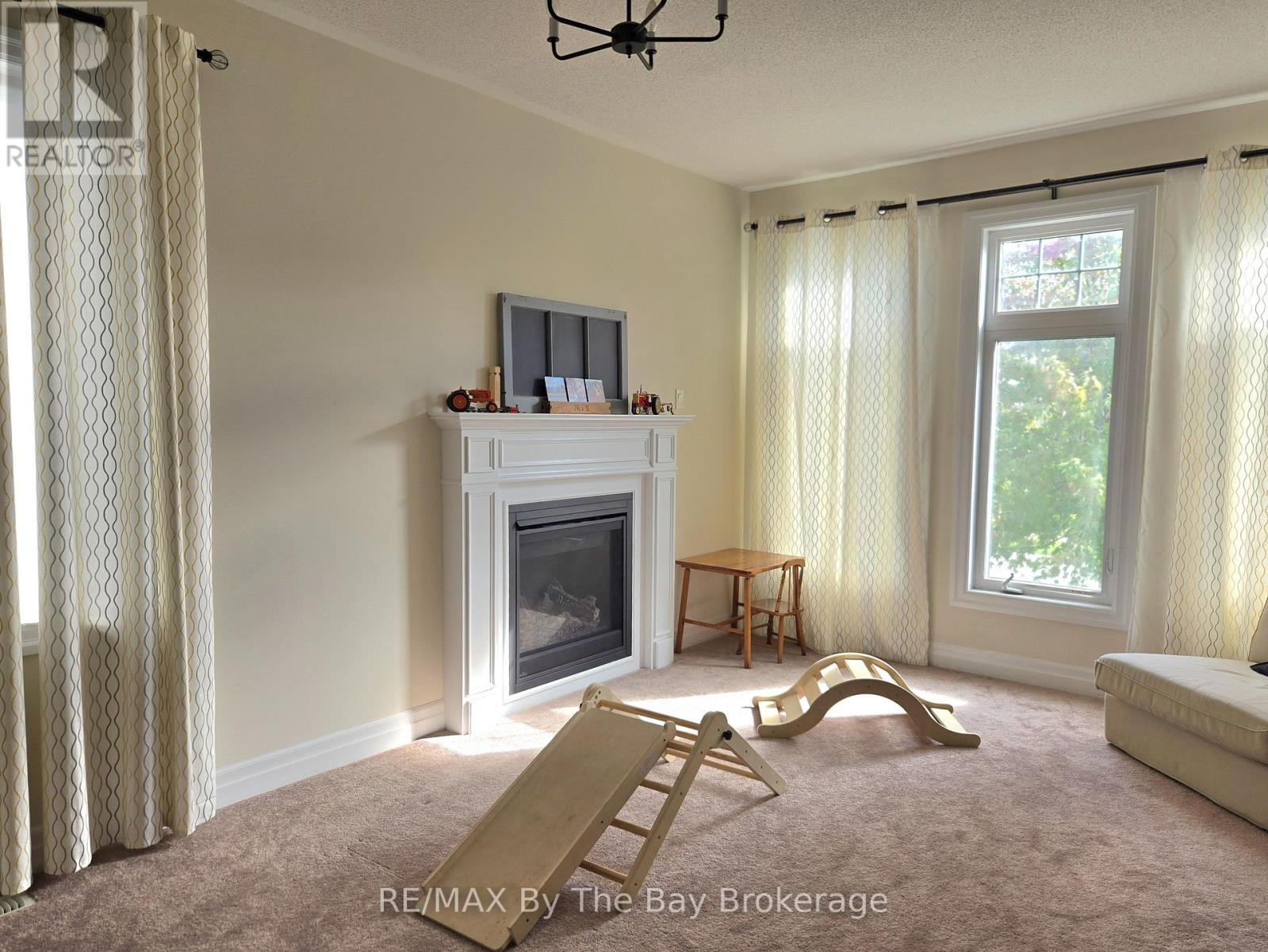Upper - 93 Allegra Drive, Wasaga Beach, Ontario  L9Z 1P2 - Photo 13 - S12475195