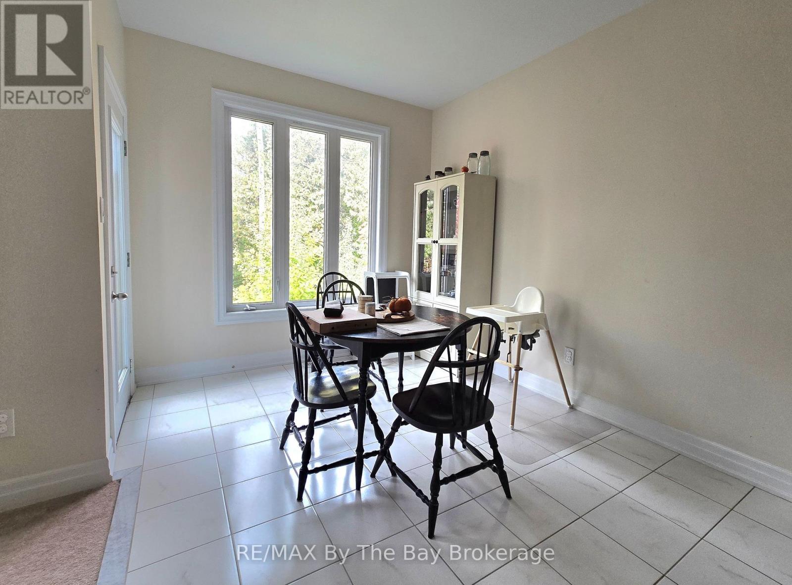 Upper - 93 Allegra Drive, Wasaga Beach, Ontario  L9Z 1P2 - Photo 9 - S12475195