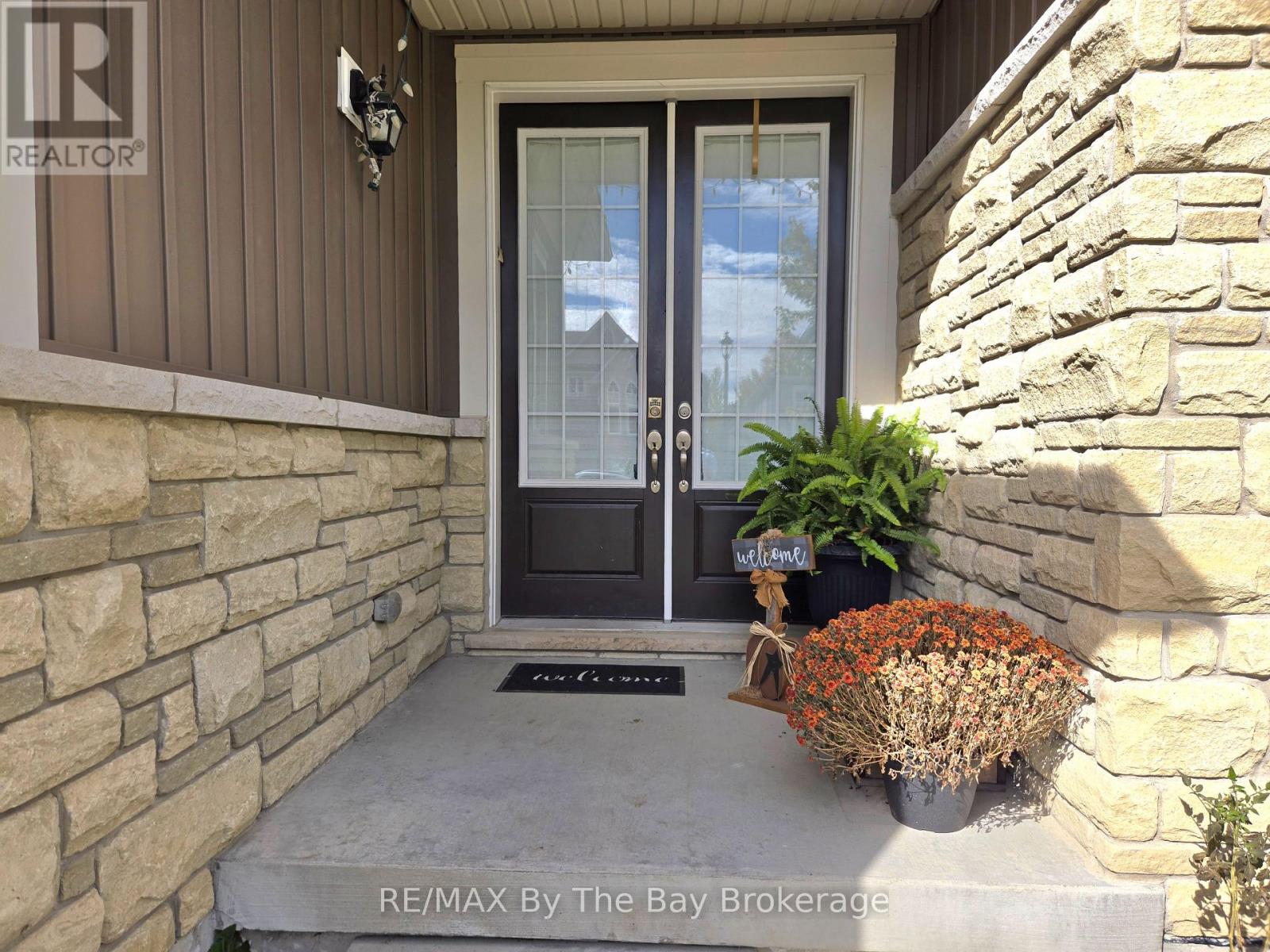 Upper - 93 Allegra Drive, Wasaga Beach, Ontario  L9Z 1P2 - Photo 3 - S12475195