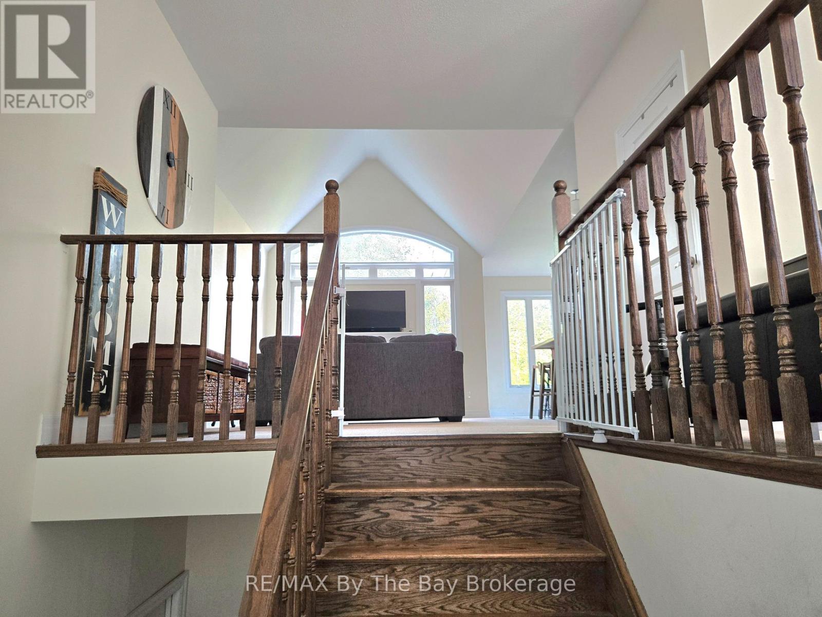 Upper - 93 Allegra Drive, Wasaga Beach, Ontario  L9Z 1P2 - Photo 4 - S12475195