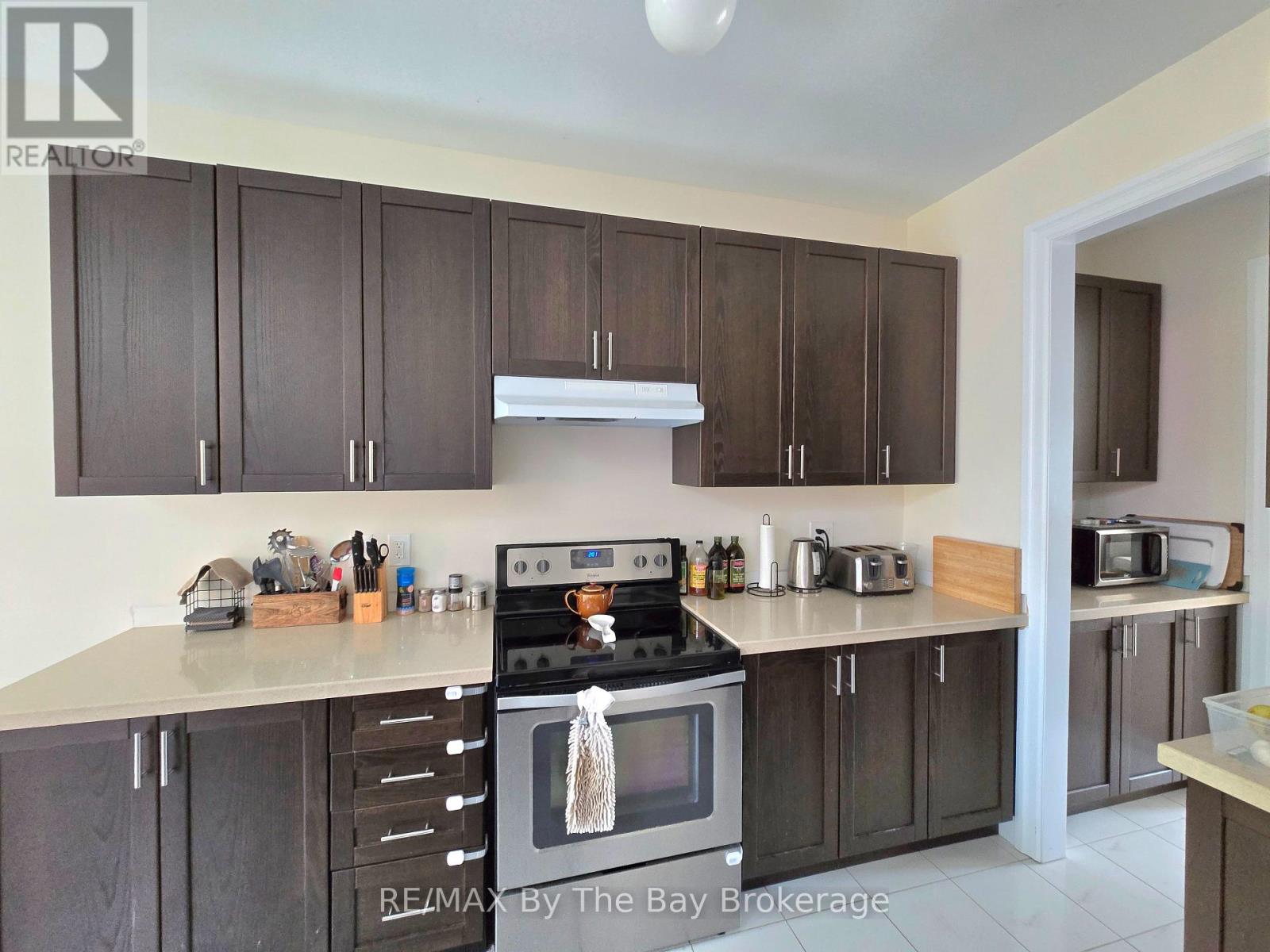 Upper - 93 Allegra Drive, Wasaga Beach, Ontario  L9Z 1P2 - Photo 7 - S12475195