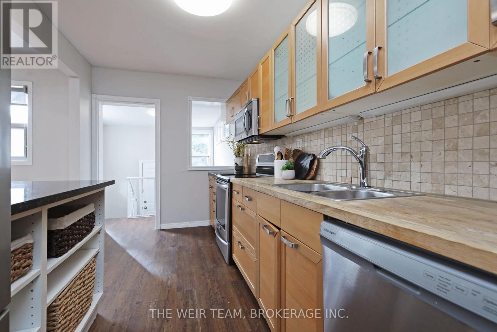 157 Mortimer Avenue, Toronto, Ontario  M4J 2C4 - Photo 18 - E12477627