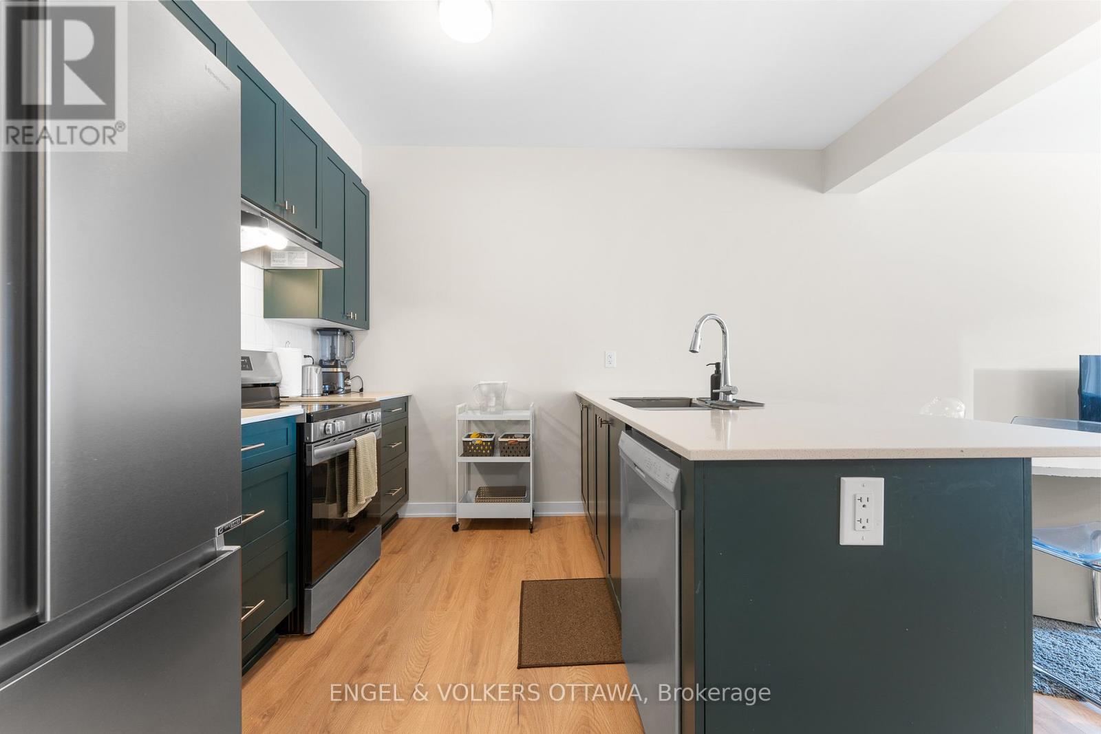 328 Catsfoot Walk, Ottawa, Ontario  K2J 7G7 - Photo 8 - X12323535