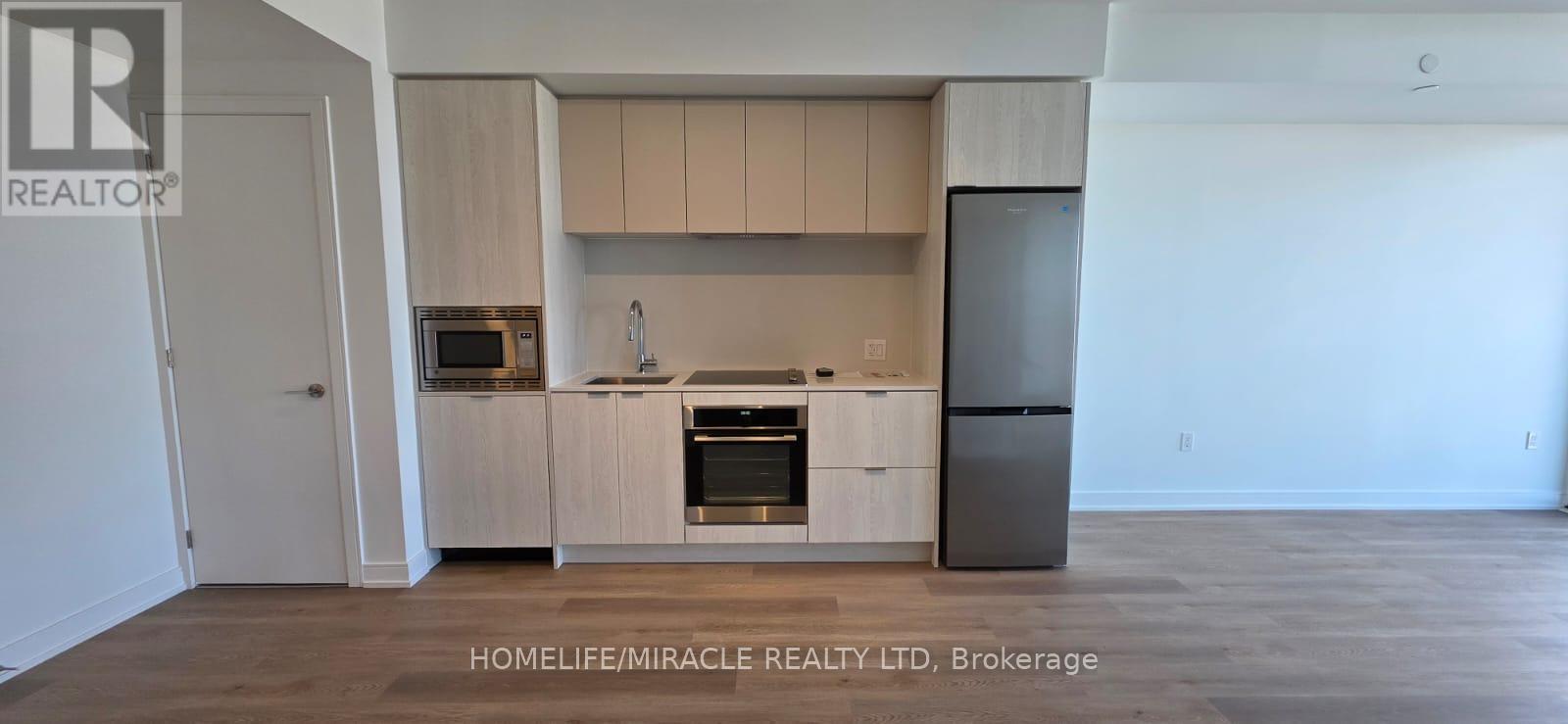 1712 - 3009 Novar Road, Mississauga, Ontario  L5B 1H7 - Photo 3 - W12476103