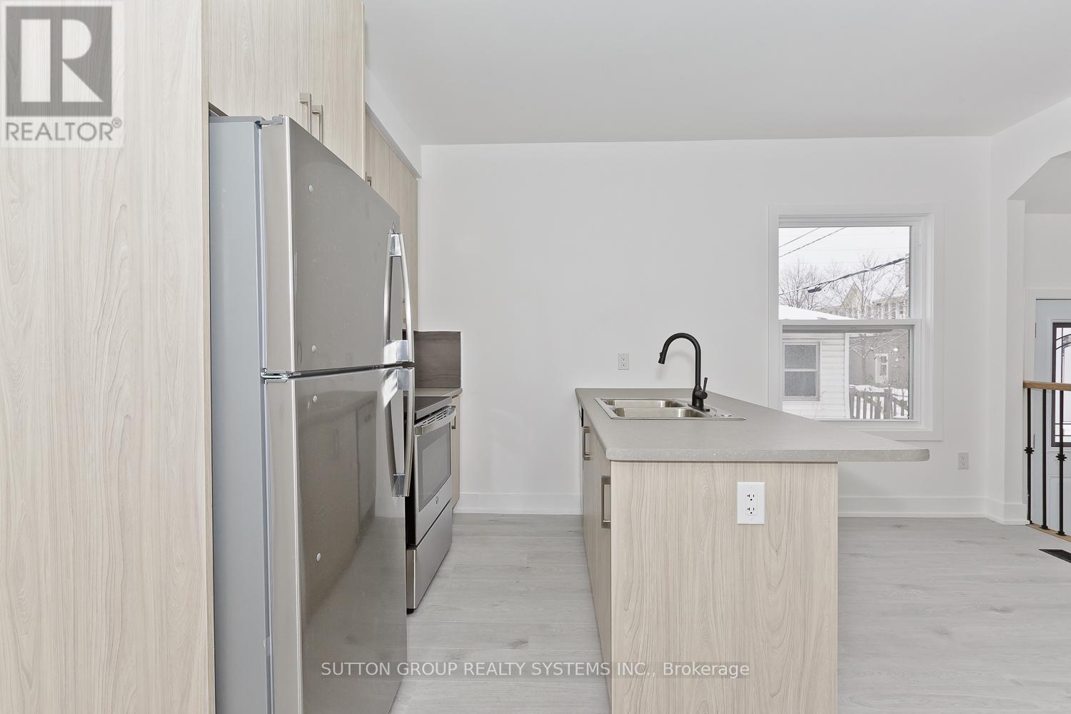 78 Albert Street, St. Catharines, Ontario  L2R 2H1 - Photo 7 - X12475194