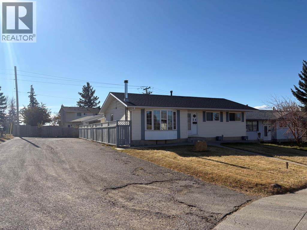 24 Rundleson Way Ne, Calgary, Alberta  T1Y 3N6 - Photo 1 - A2261697