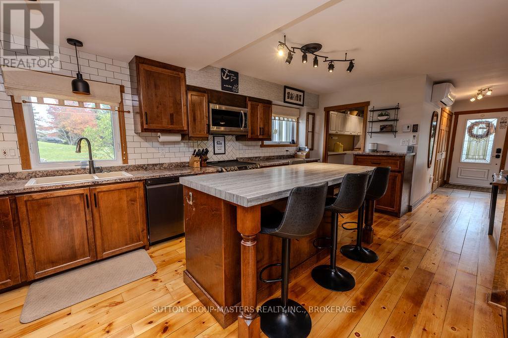 772 Stephentown Lane, Kingston (City North Of 401), Ontario  K7L 4V3 - Photo 5 - X12477644