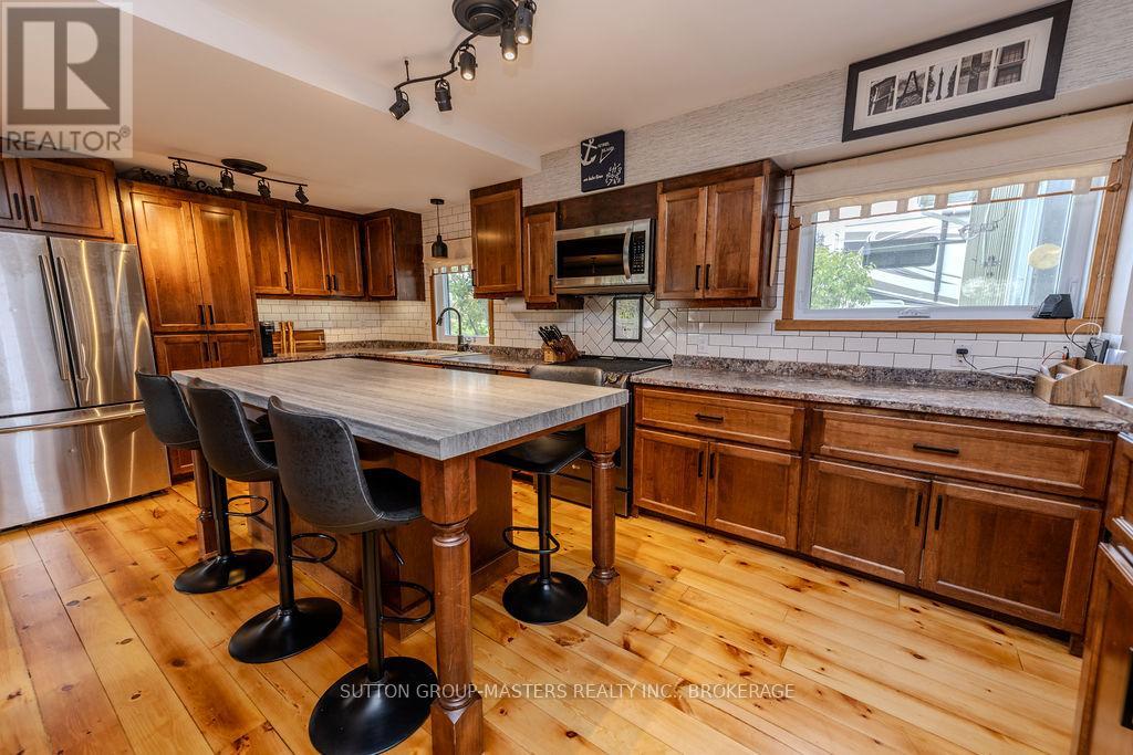 772 Stephentown Lane, Kingston (City North Of 401), Ontario  K7L 4V3 - Photo 6 - X12477644