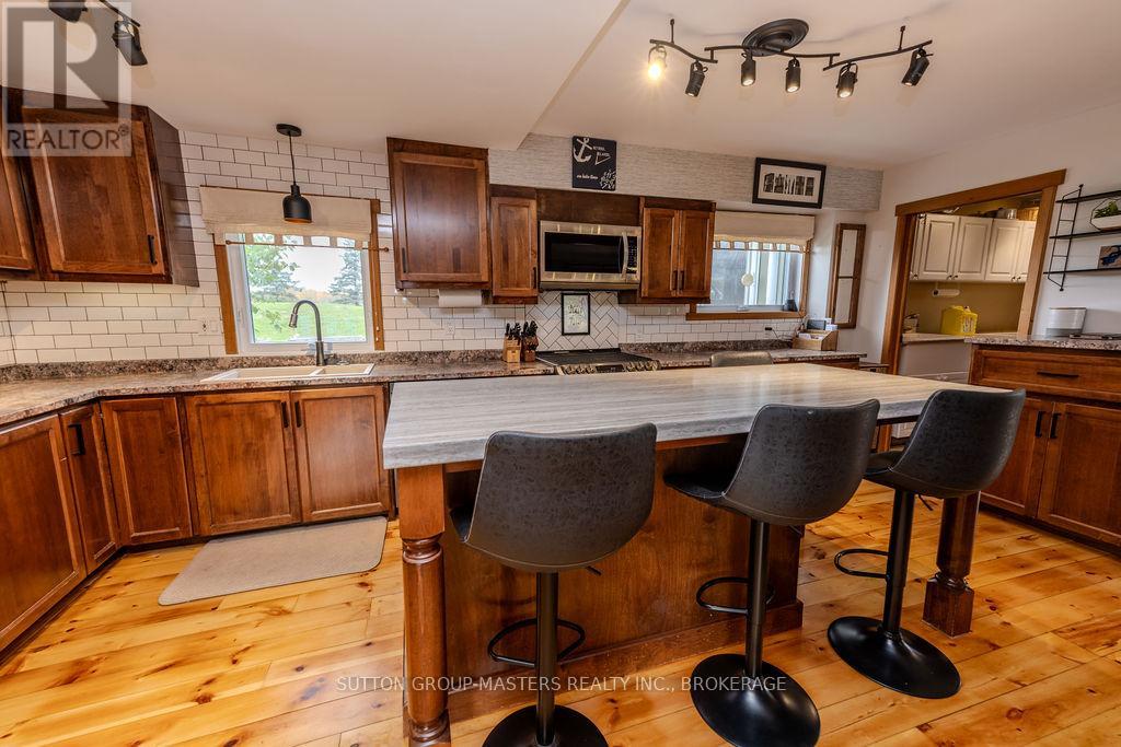 772 Stephentown Lane, Kingston (City North Of 401), Ontario  K7L 4V3 - Photo 7 - X12477644