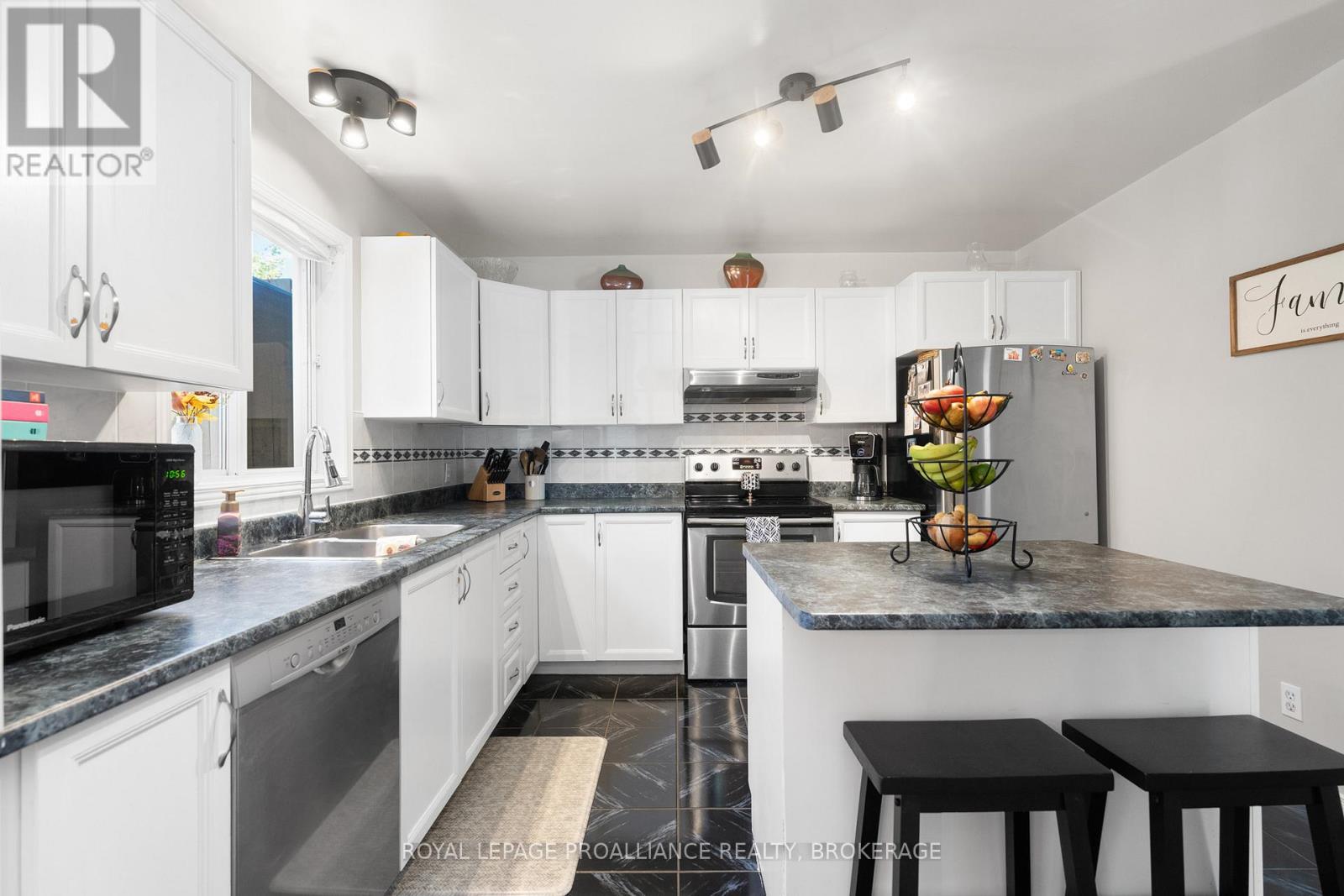 991 Waterbury Crescent, Kingston (City Southwest), Ontario  K7M 8V4 - Photo 14 - X12477657