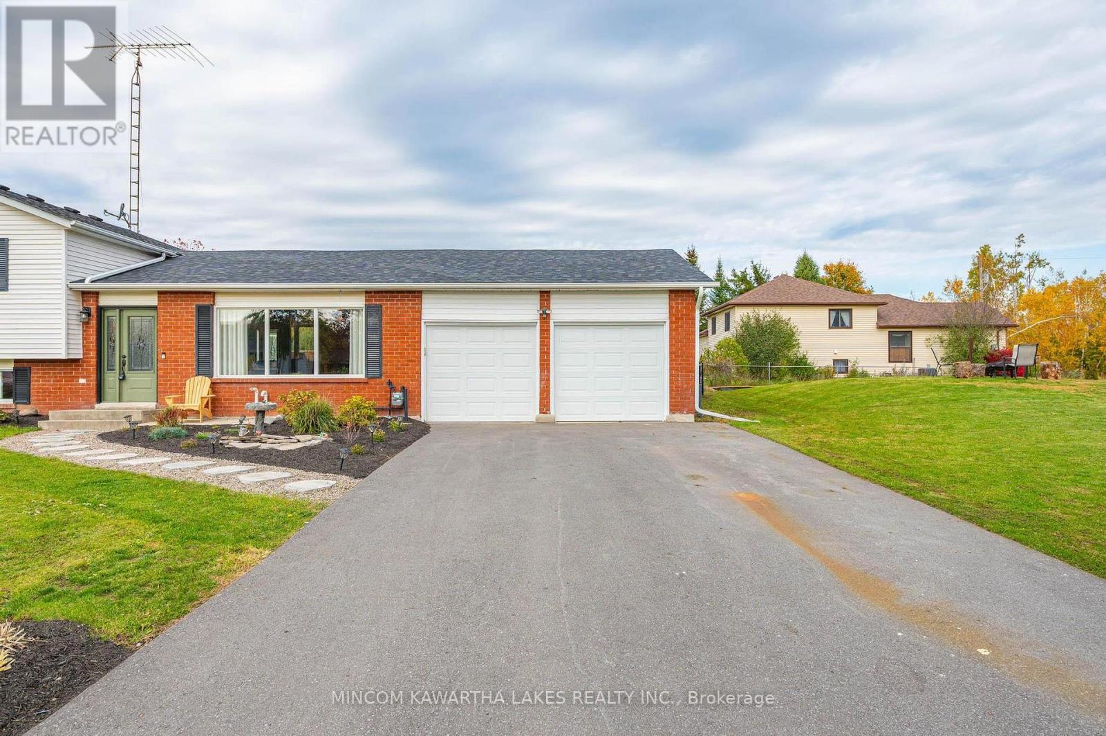 944 Blue Jay Street, Cavan Monaghan, Ontario  L0A 1C0 - Photo 2 - X12477636