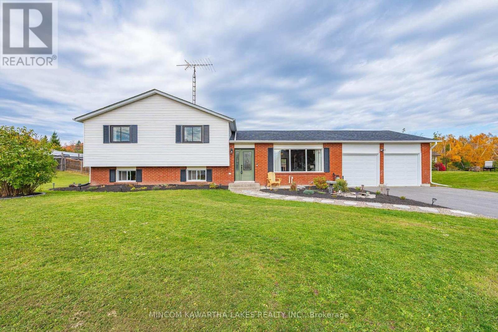 944 Blue Jay Street, Cavan Monaghan, Ontario  L0A 1C0 - Photo 3 - X12477636