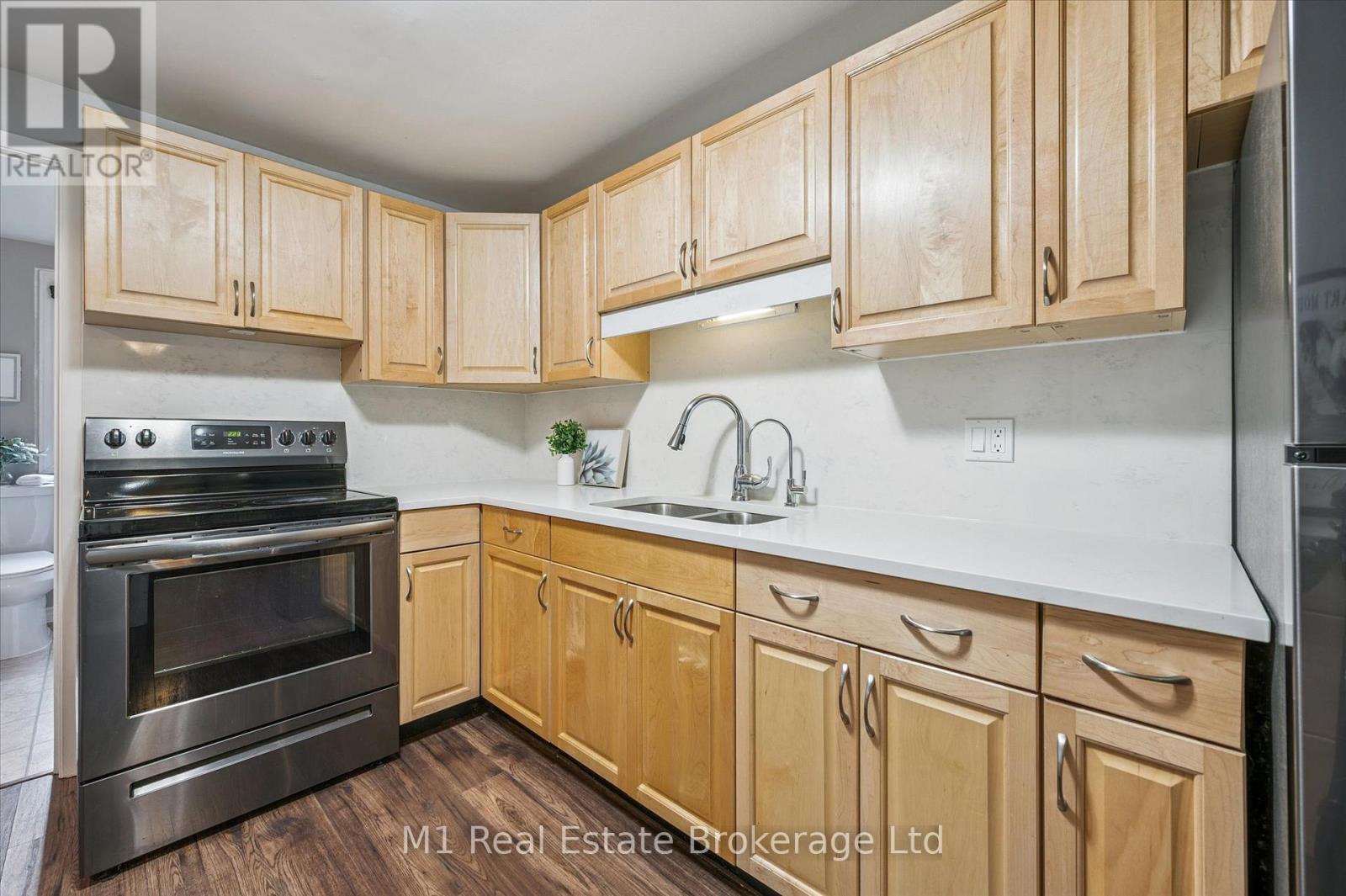 41 - 120 Country Club Drive, Guelph, Ontario  N1E 3K7 - Photo 15 - X12477659