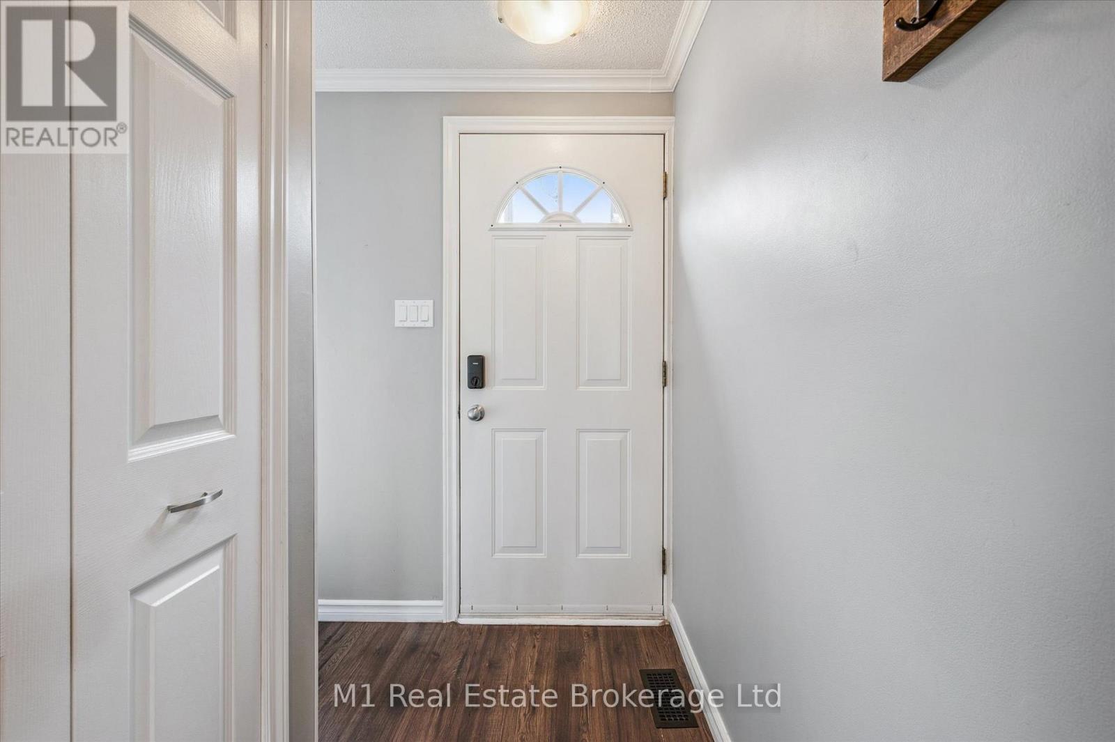 41 - 120 Country Club Drive, Guelph, Ontario  N1E 3K7 - Photo 4 - X12477659