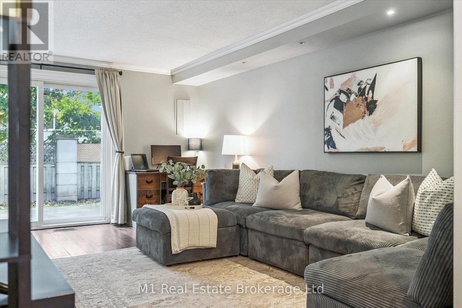 41 - 120 Country Club Drive, Guelph, Ontario  N1E 3K7 - Photo 5 - X12477659