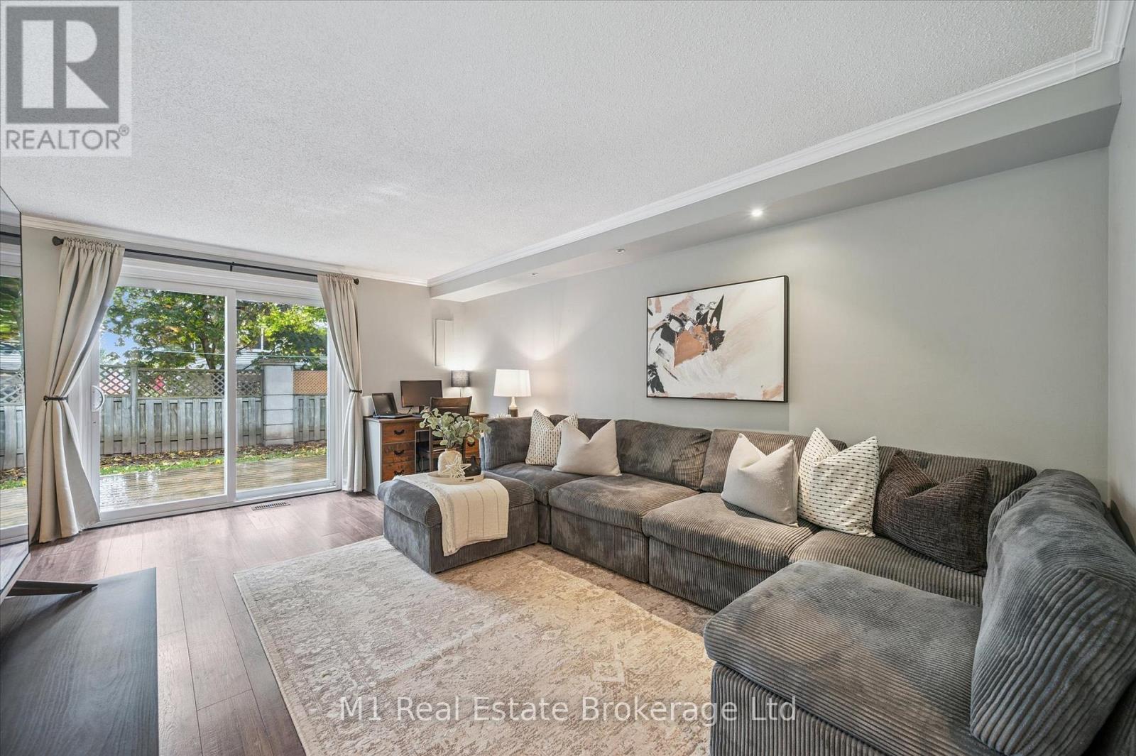 41 - 120 Country Club Drive, Guelph, Ontario  N1E 3K7 - Photo 6 - X12477659