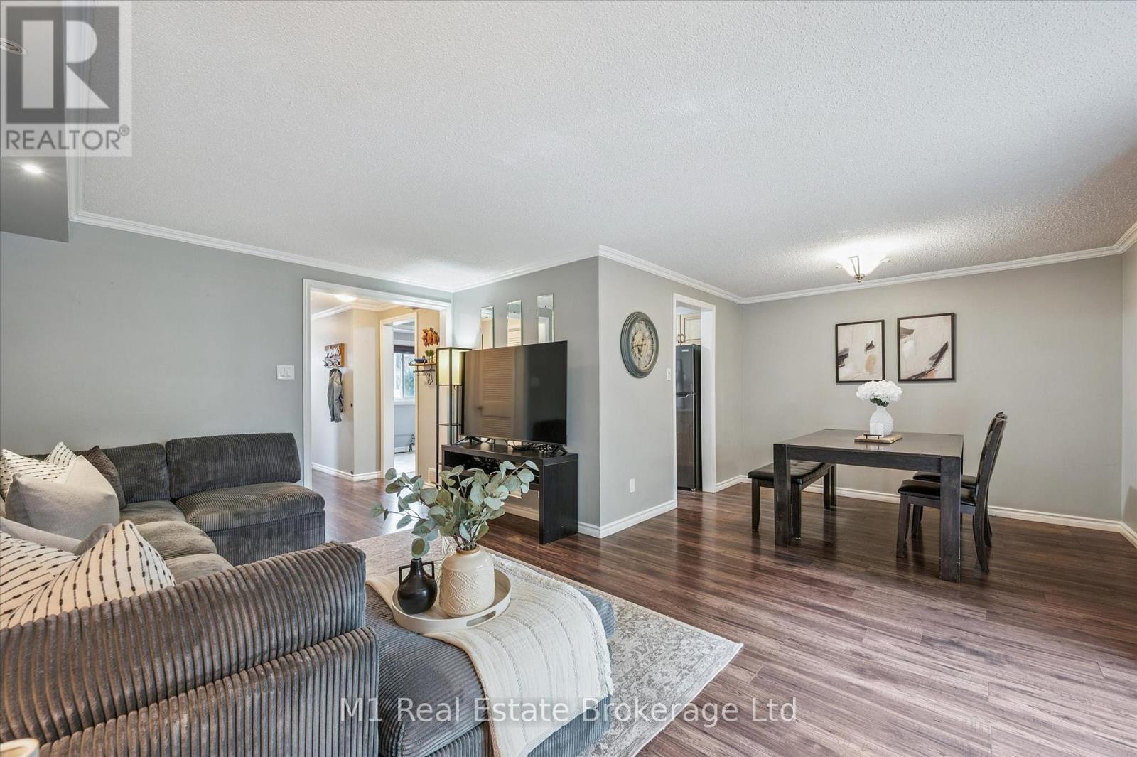 41 - 120 Country Club Drive, Guelph, Ontario  N1E 3K7 - Photo 9 - X12477659