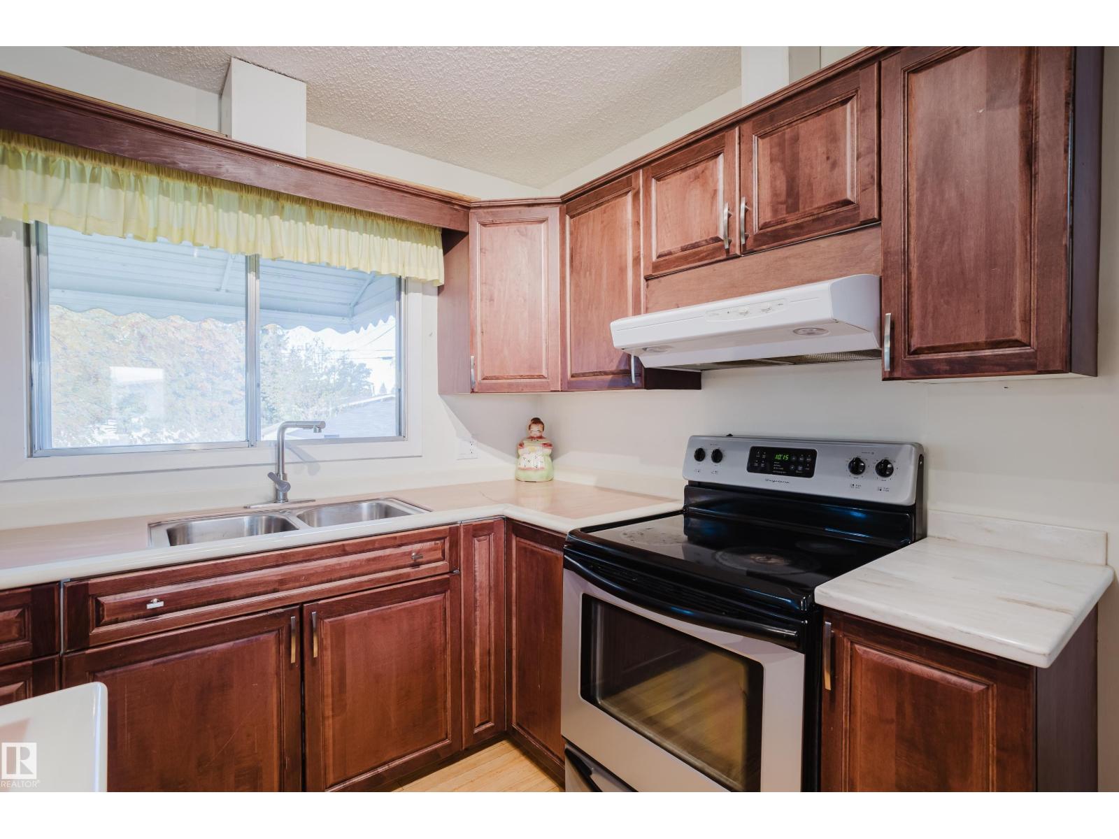 4406 44 St, Stony Plain, Alberta  T7Z 1J3 - Photo 2 - E4463165