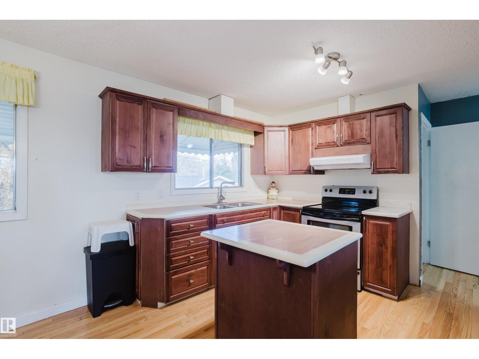 4406 44 St, Stony Plain, Alberta  T7Z 1J3 - Photo 3 - E4463165