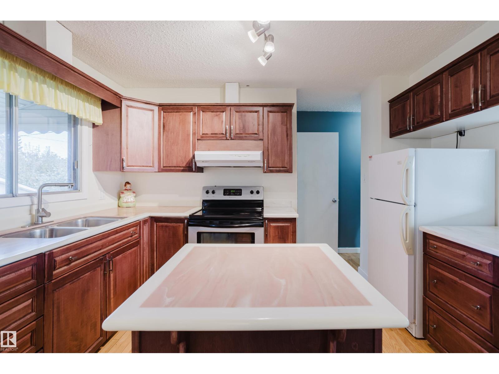 4406 44 St, Stony Plain, Alberta  T7Z 1J3 - Photo 4 - E4463165