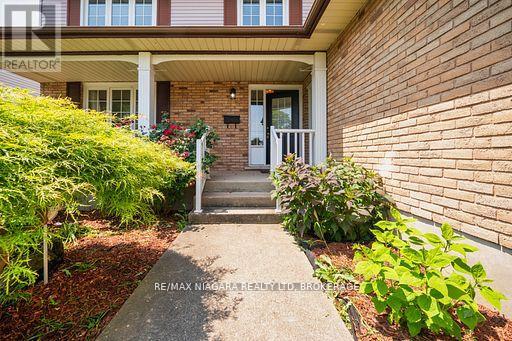 26 Crestcombe Road, St. Catharines, Ontario  L2S 2J4 - Photo 3 - X12477667