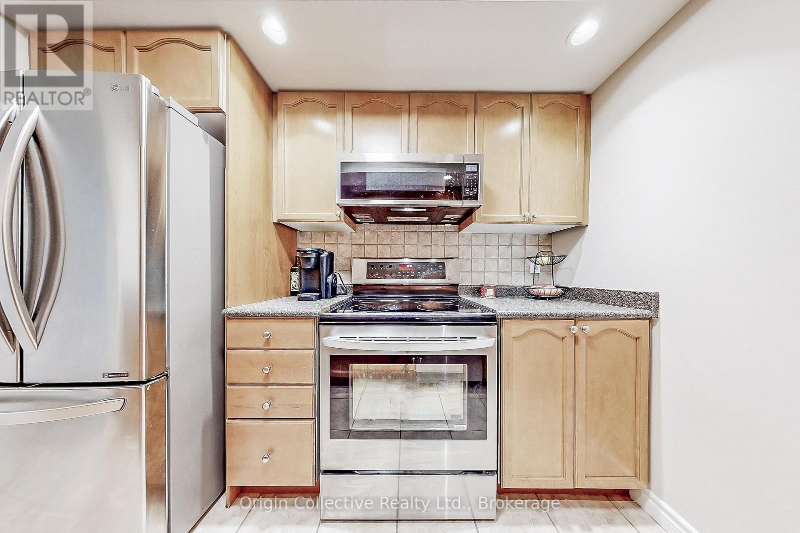 1916 - 5233 Dundas Street W, Toronto, Ontario  M9B 6M1 - Photo 11 - W12477633
