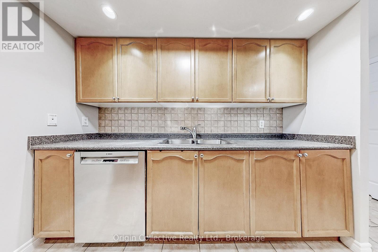 1916 - 5233 Dundas Street W, Toronto, Ontario  M9B 6M1 - Photo 12 - W12477633