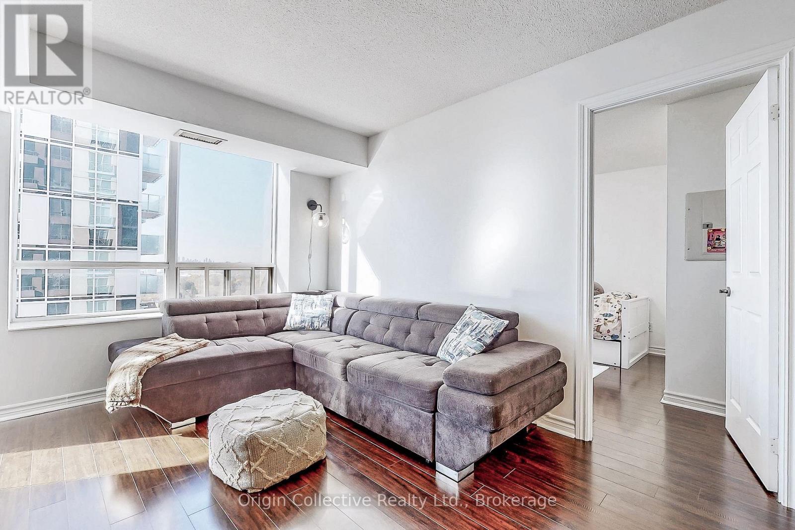 1916 - 5233 Dundas Street W, Toronto, Ontario  M9B 6M1 - Photo 2 - W12477633