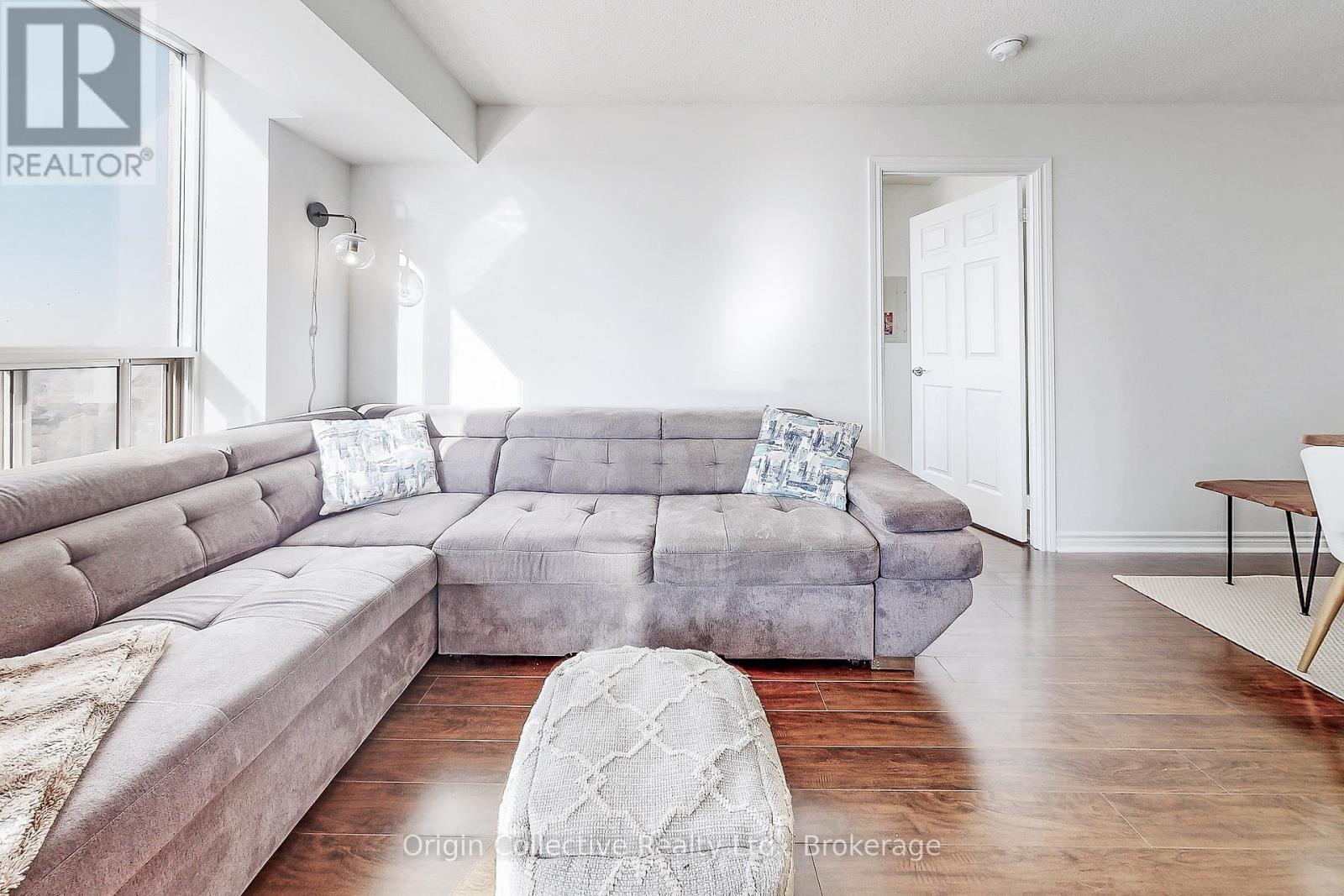 1916 - 5233 Dundas Street W, Toronto, Ontario  M9B 6M1 - Photo 3 - W12477633