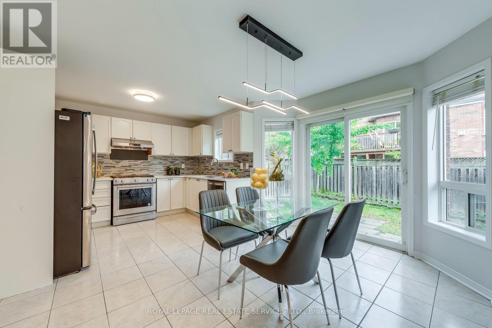 2151 Orchard Road, Burlington, Ontario  L7L 7K6 - Photo 13 - W12477634