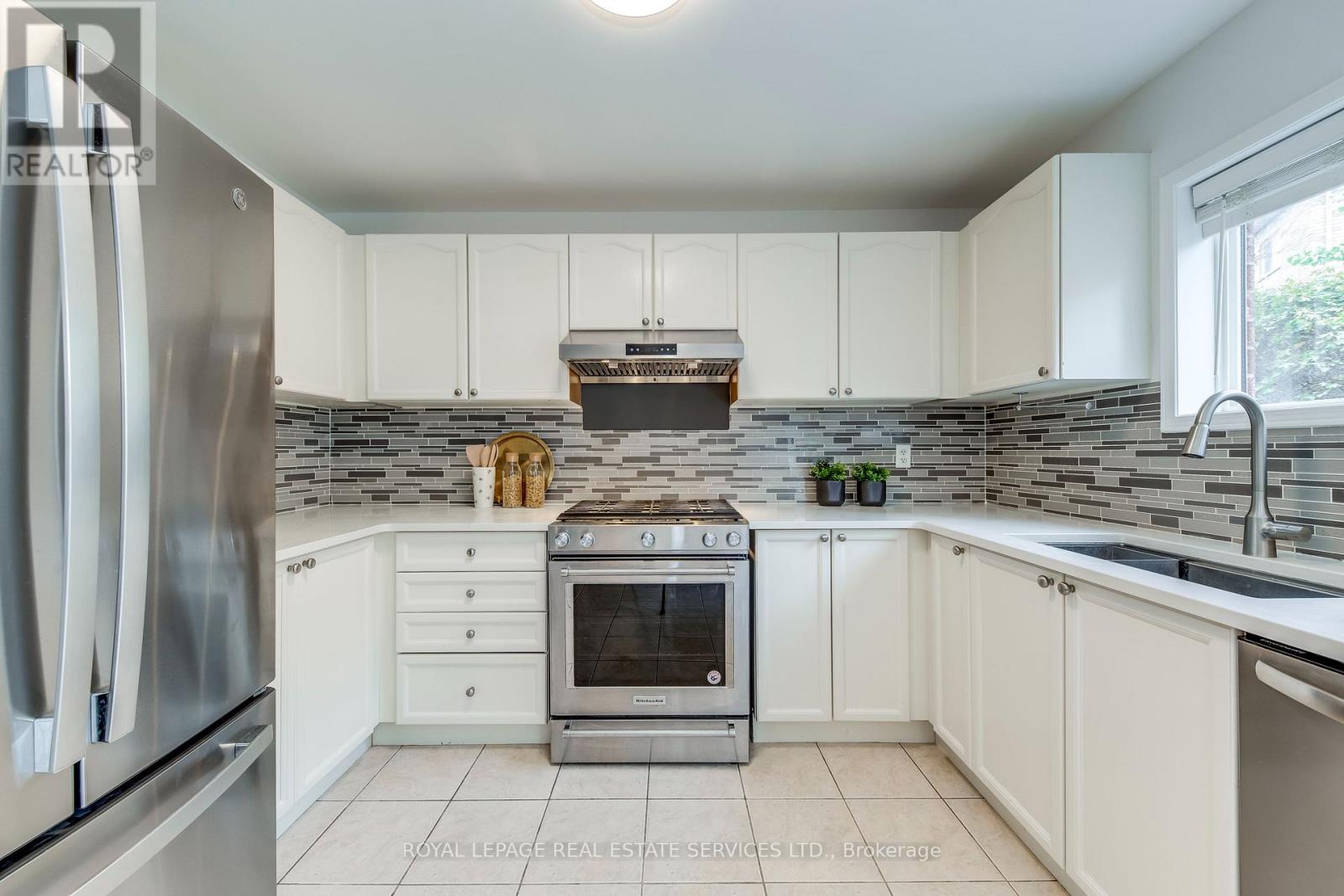 2151 Orchard Road, Burlington, Ontario  L7L 7K6 - Photo 17 - W12477634