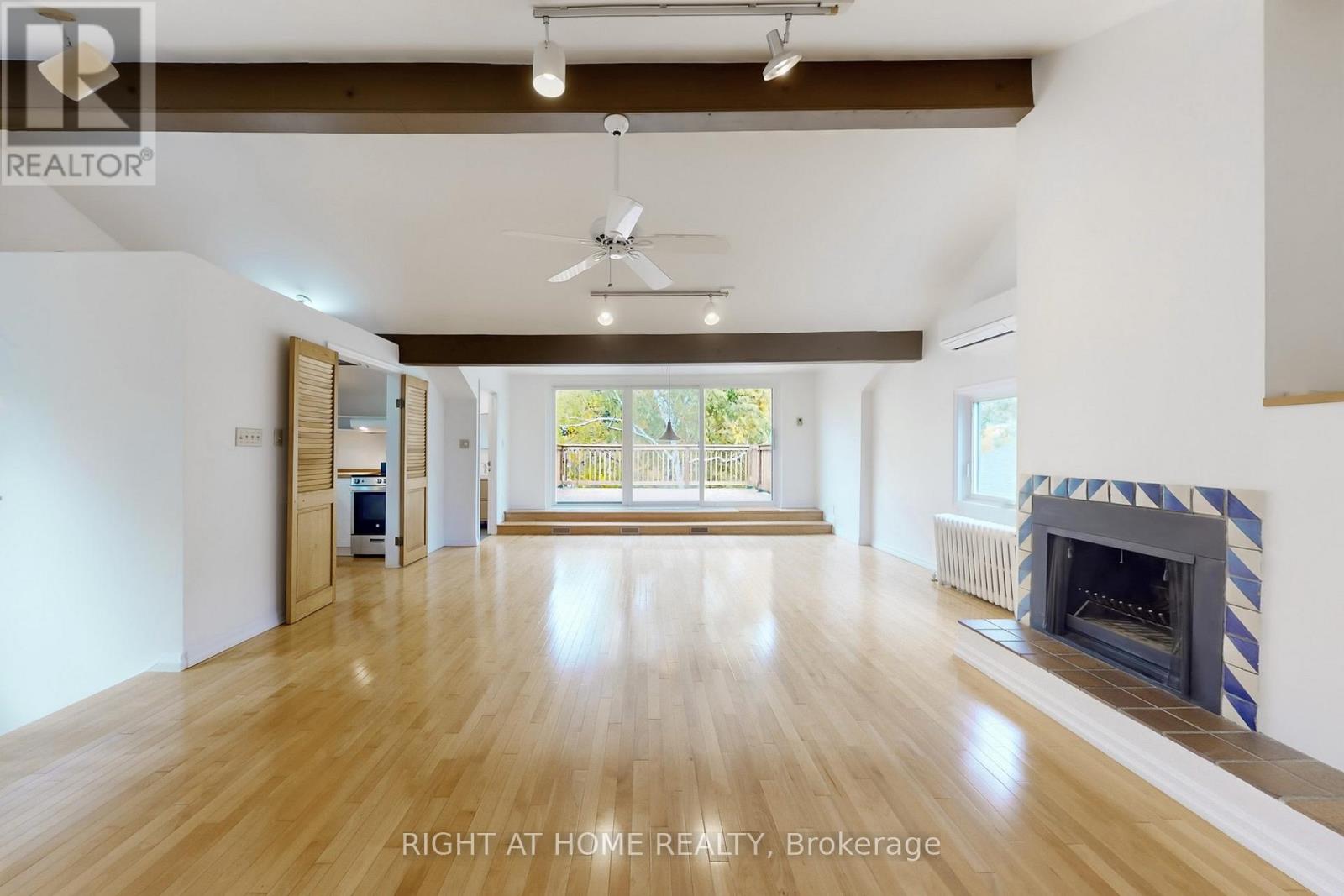 20 Mcmaster Avenue, Toronto, Ontario  M3B 0A7 - Photo 3 - C12477670
