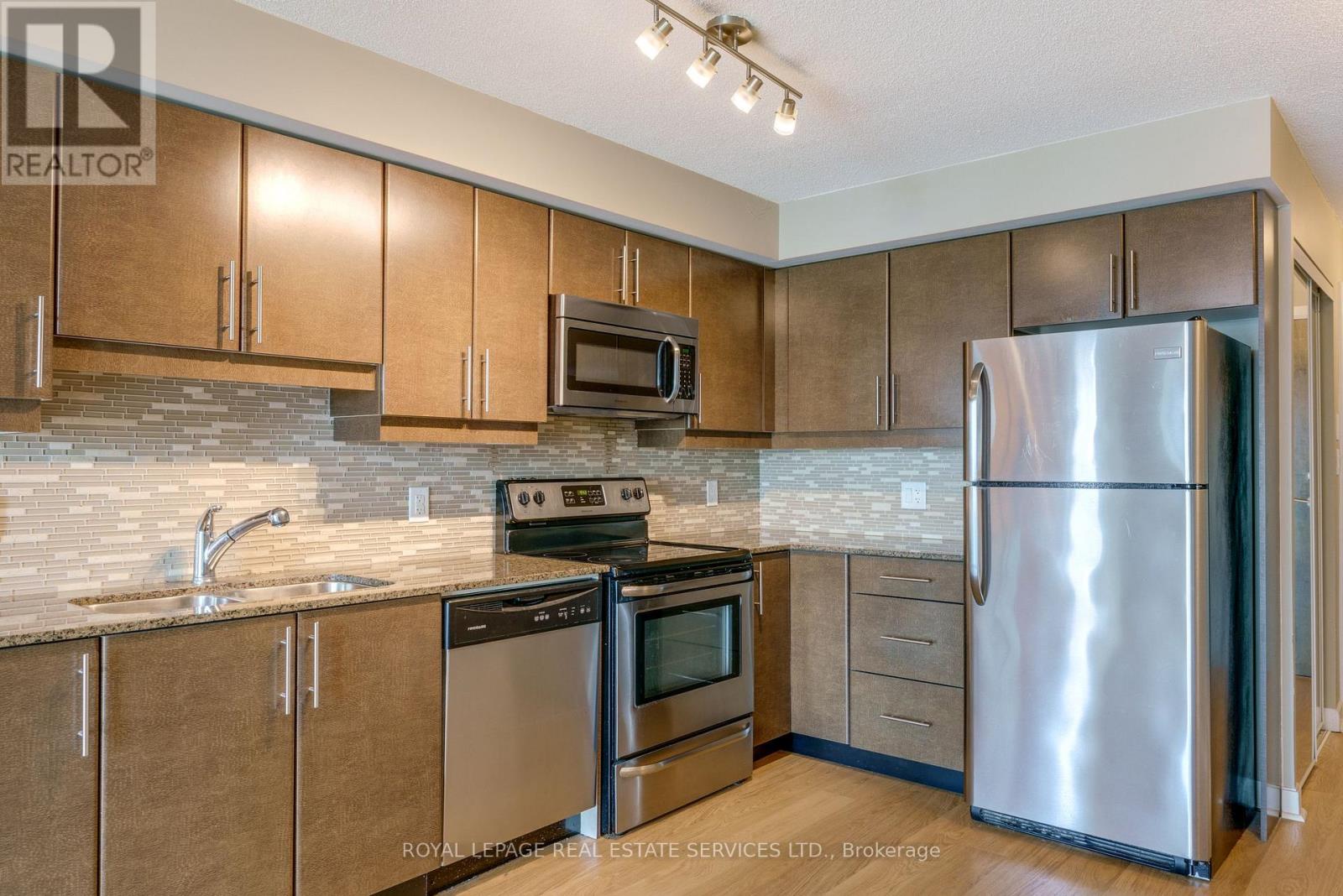 2011 - 33 Bay Street, Toronto, Ontario  M5J 2Z3 - Photo 15 - C12477680