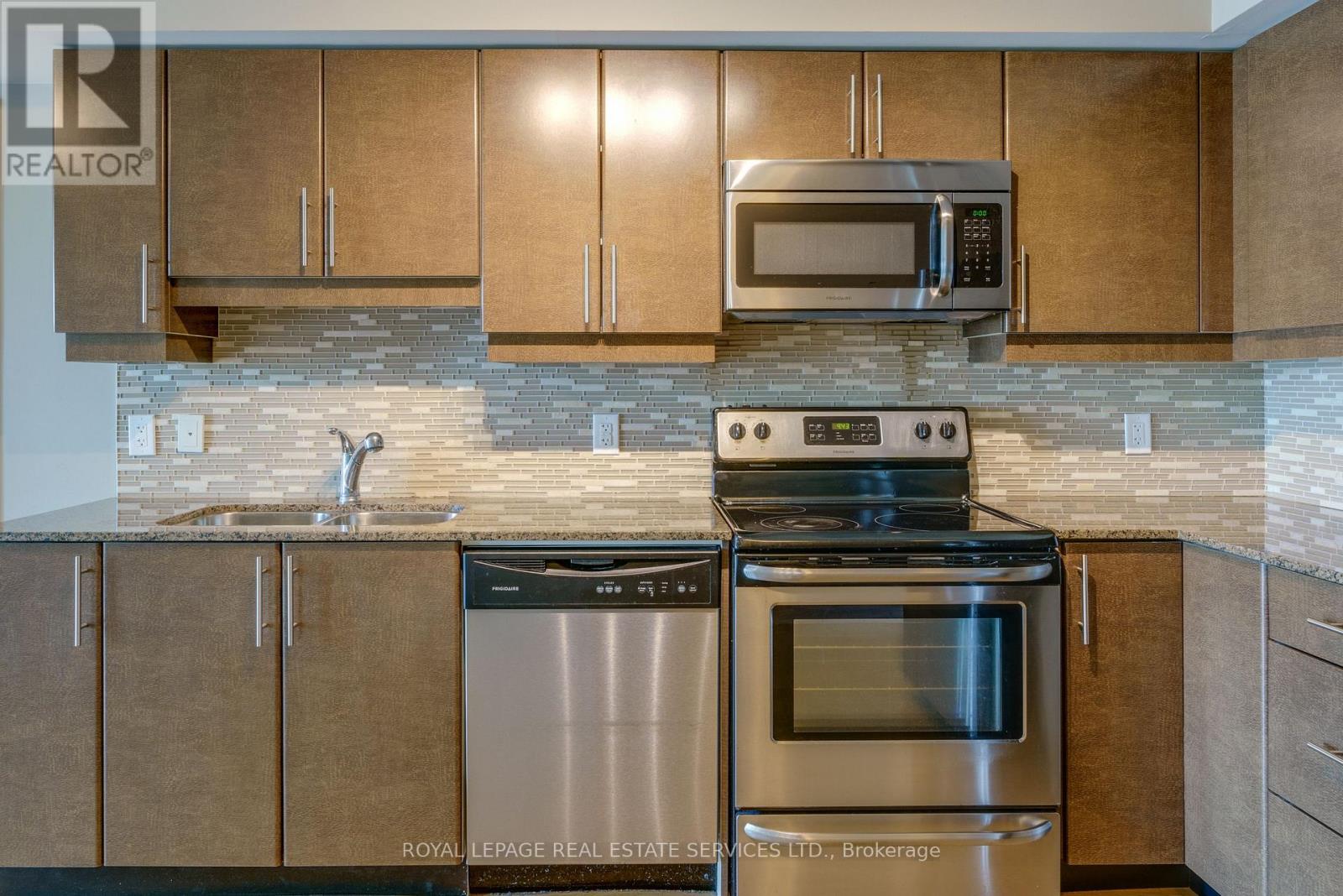 2011 - 33 Bay Street, Toronto, Ontario  M5J 2Z3 - Photo 17 - C12477680