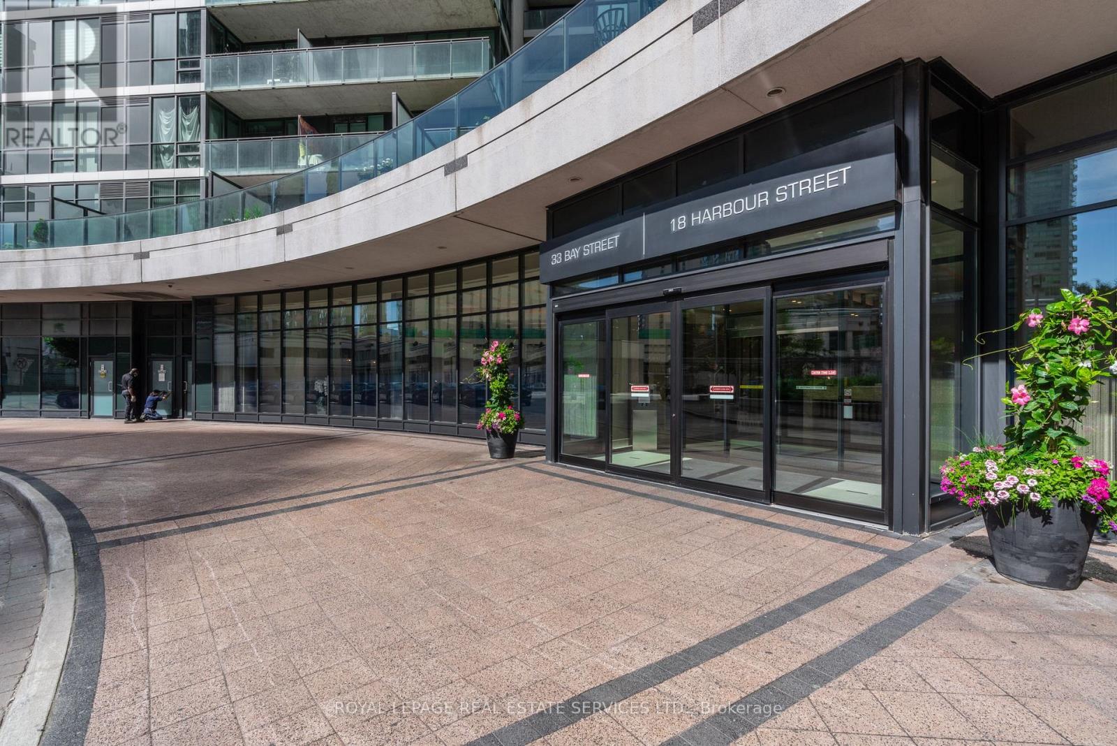 2011 - 33 Bay Street, Toronto, Ontario  M5J 2Z3 - Photo 2 - C12477680