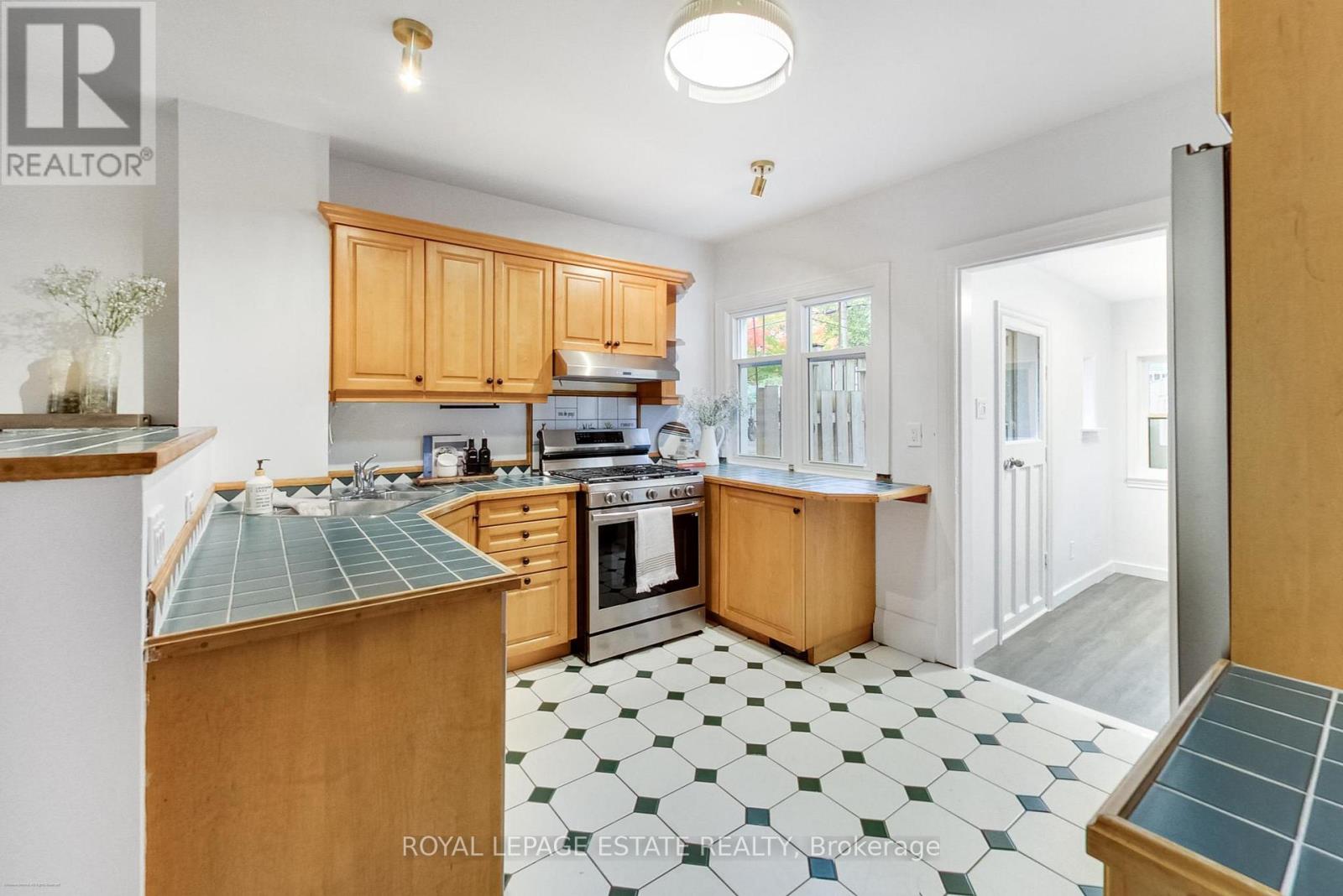 83 Bastedo Avenue, Toronto, Ontario  M4C 3M8 - Photo 10 - E12477660