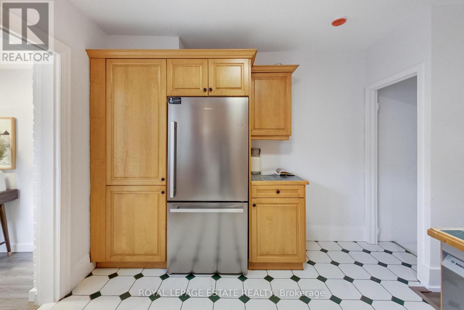 83 Bastedo Avenue, Toronto, Ontario  M4C 3M8 - Photo 11 - E12477660