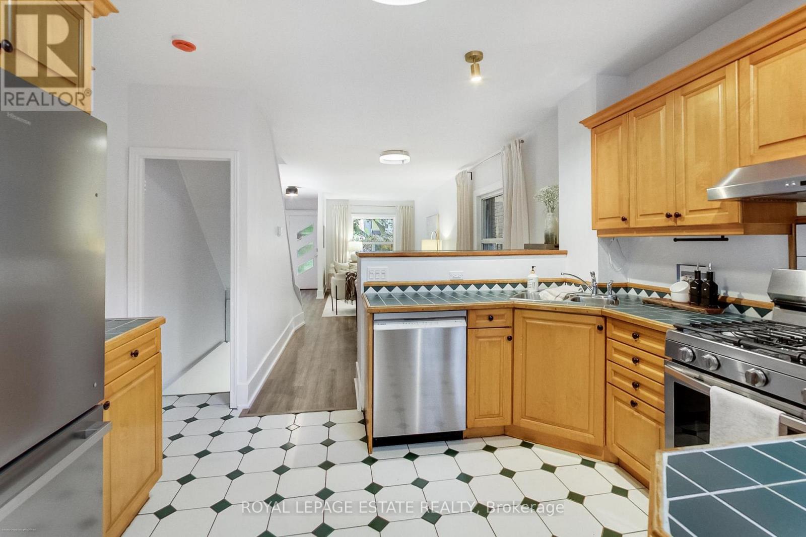 83 Bastedo Avenue, Toronto, Ontario  M4C 3M8 - Photo 12 - E12477660