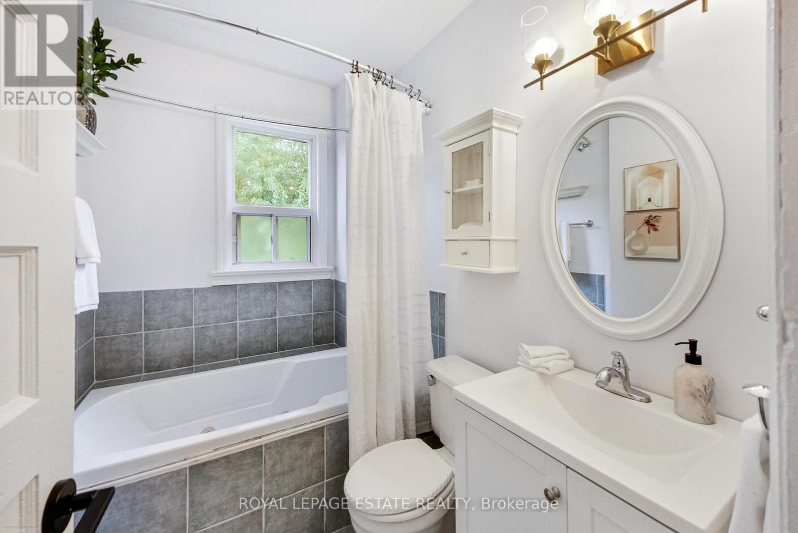 83 Bastedo Avenue, Toronto, Ontario  M4C 3M8 - Photo 14 - E12477660