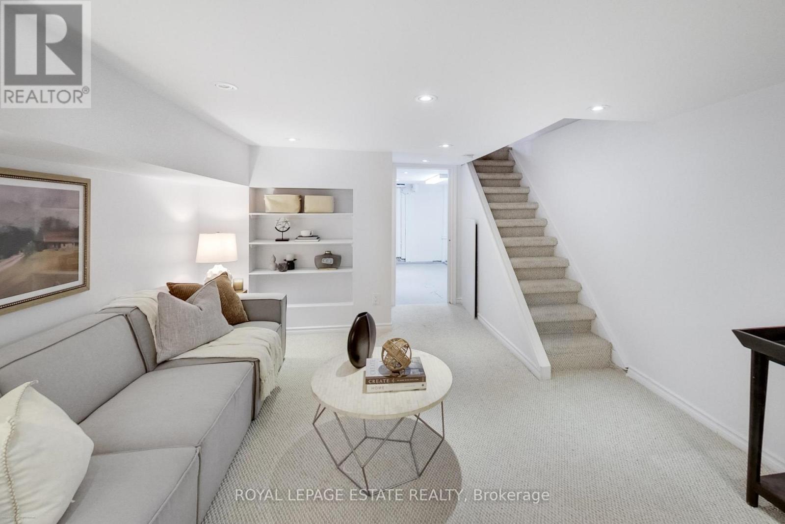 83 Bastedo Avenue, Toronto, Ontario  M4C 3M8 - Photo 18 - E12477660