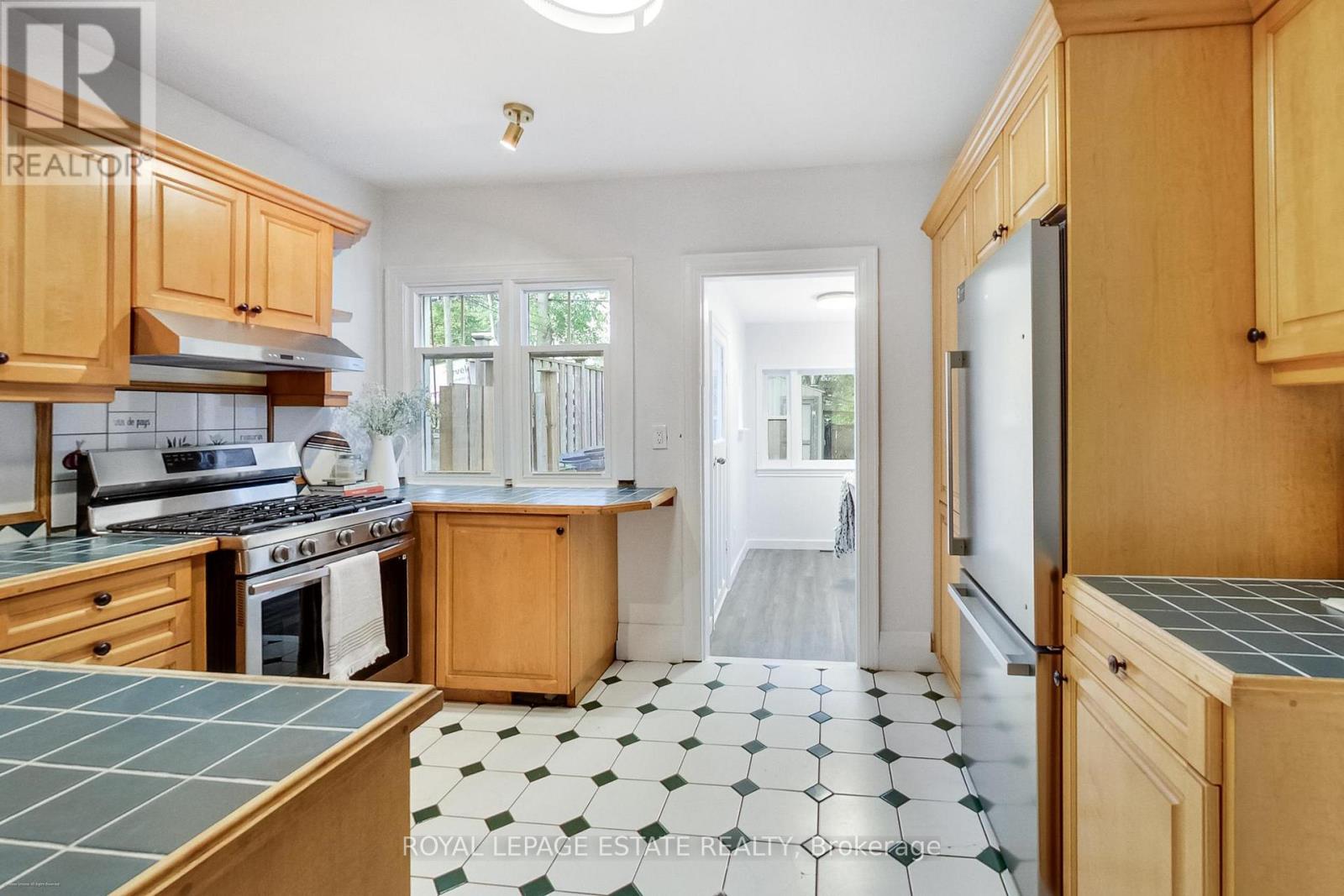 83 Bastedo Avenue, Toronto, Ontario  M4C 3M8 - Photo 9 - E12477660