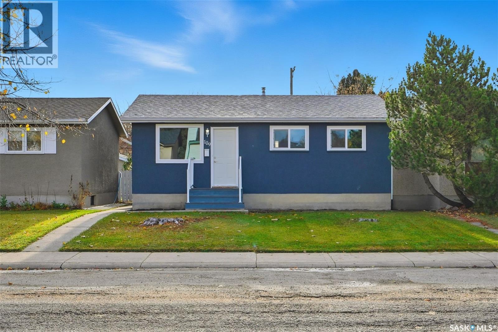 109 Grant Street, Saskatoon, Saskatchewan  S7N 2A2 - Photo 2 - SK021413