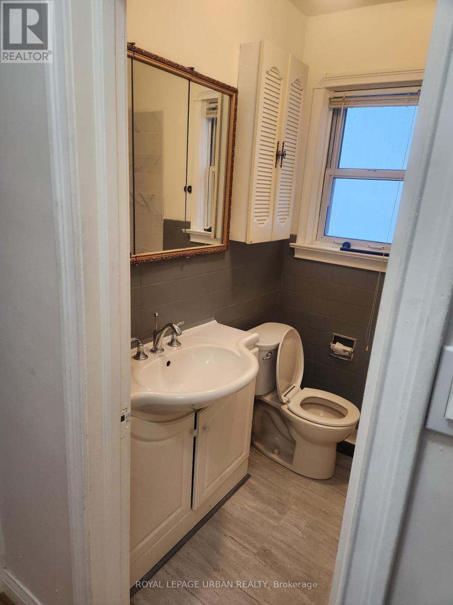 304 Linsmore Crescent, Toronto, Ontario  M4J 4L9 - Photo 11 - E12471161
