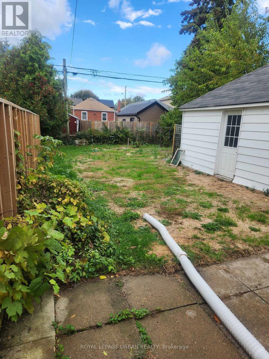304 Linsmore Crescent, Toronto, Ontario  M4J 4L9 - Photo 21 - E12471161