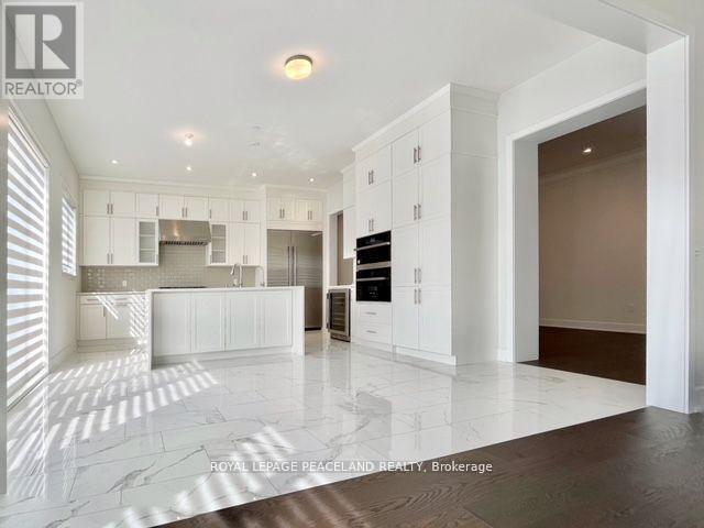 49 Sikura Circle, Aurora, Ontario  L4G 3Y9 - Photo 8 - N12473780