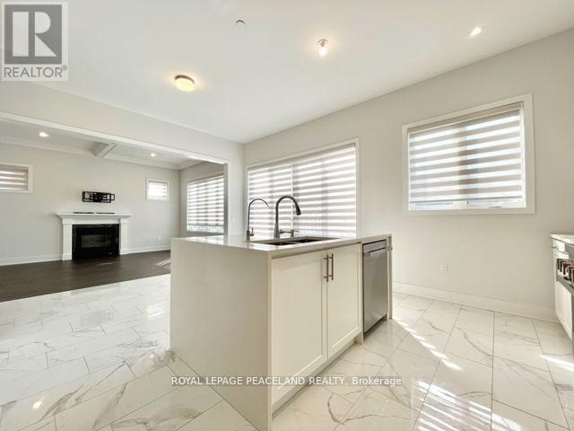 49 Sikura Circle, Aurora, Ontario  L4G 3Y9 - Photo 7 - N12473780