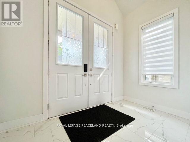 49 Sikura Circle, Aurora, Ontario  L4G 3Y9 - Photo 2 - N12473780
