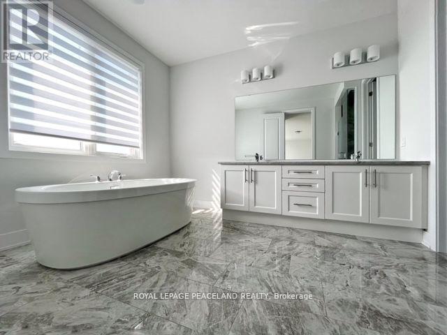 49 Sikura Circle, Aurora, Ontario  L4G 3Y9 - Photo 17 - N12473780