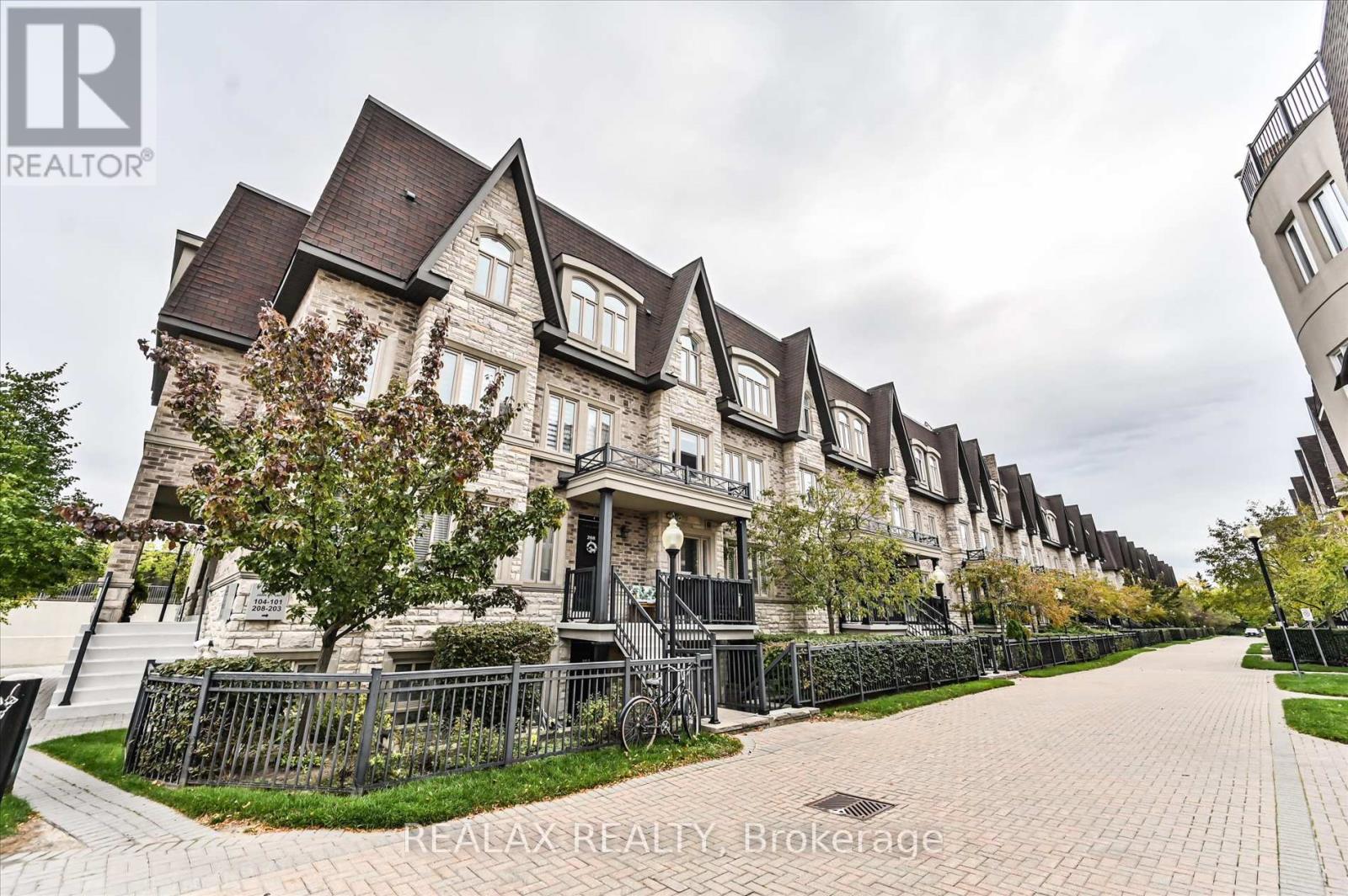 207 - 320 John Street, Markham, Ontario  L3T 0B1 - Photo 2 - N12477654