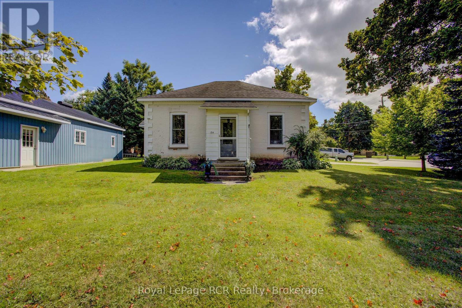 134 Frederick Street E, Wellington North, Ontario  N0G 1A0 - Photo 2 - X12370903